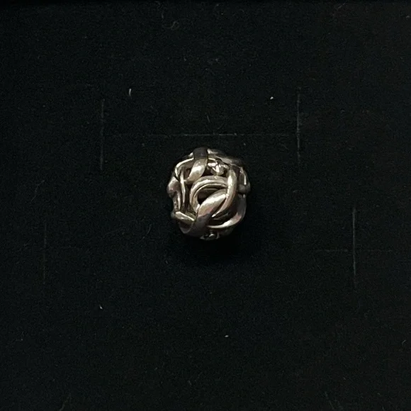 Pandora infinity knot charm bead
925 sterling silver - Picture 3 of 10